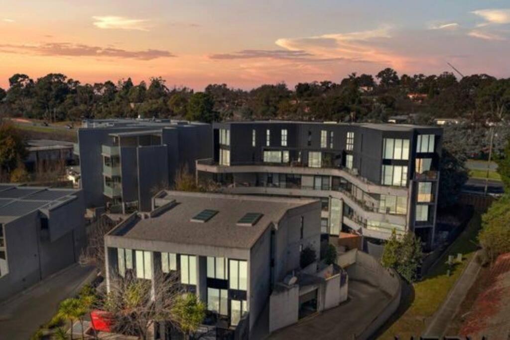 Large Executive 3 Bedroom Yarralumla Ngoại thất bức ảnh