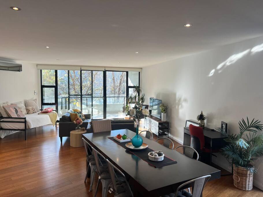 Large Executive 3 Bedroom Yarralumla Ngoại thất bức ảnh