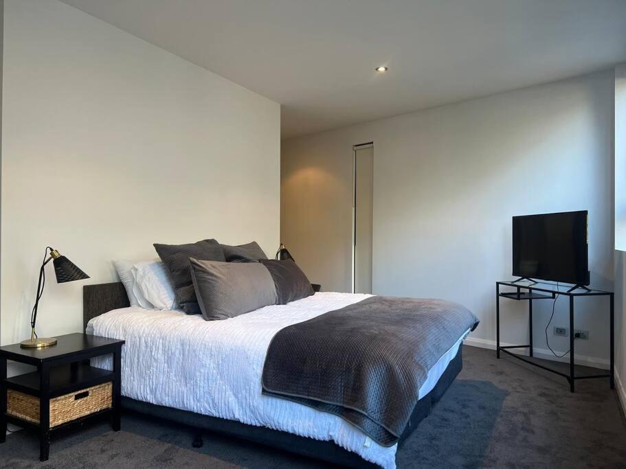 Large Executive 3 Bedroom Yarralumla Ngoại thất bức ảnh